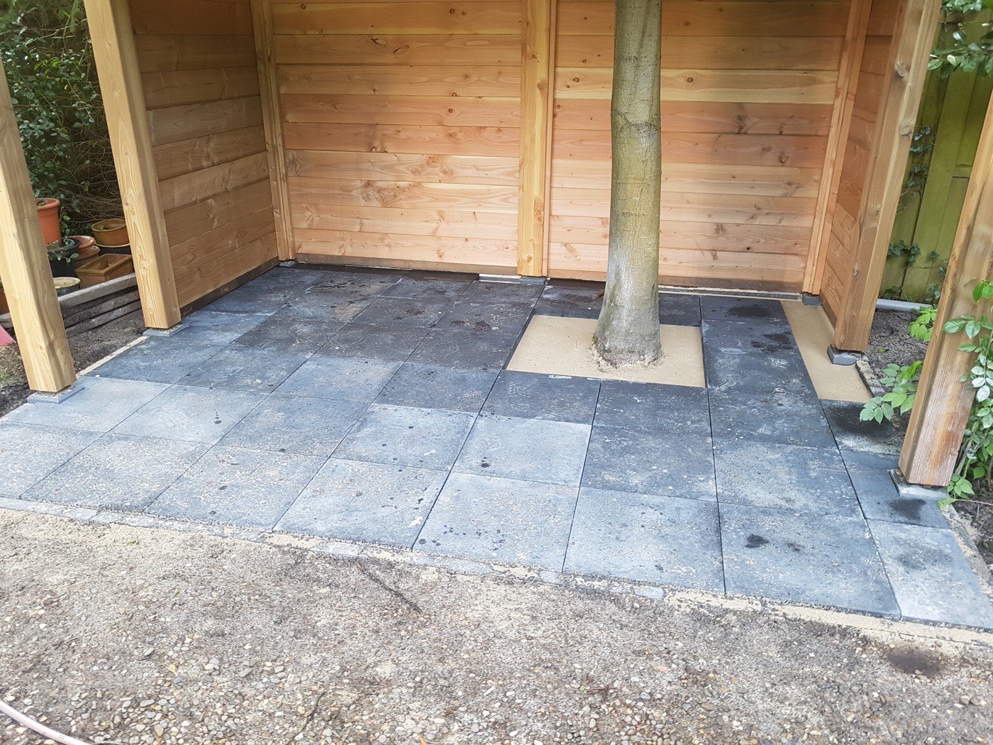 Houten tuinpoort met horizontale planken